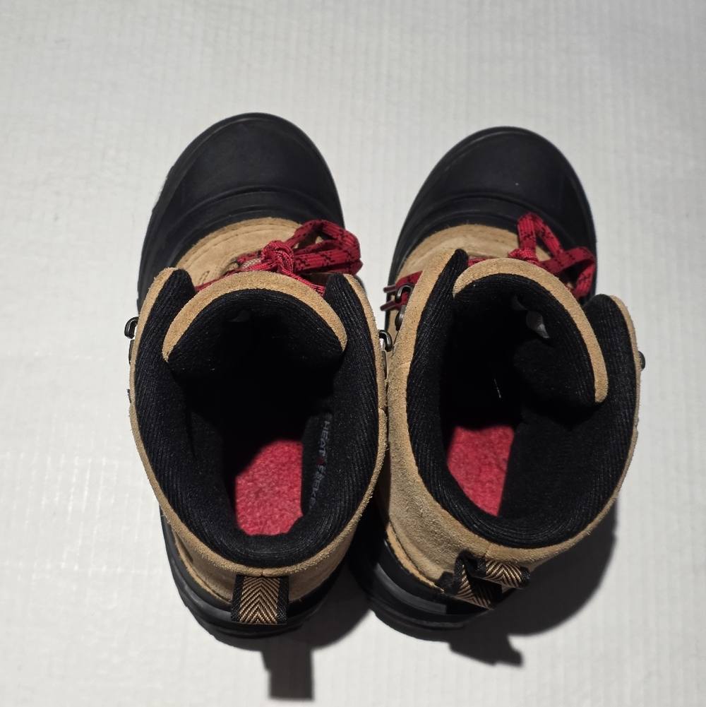 The North Face Chilkat Waterproof Kids Boots. - Picture 8 of 11